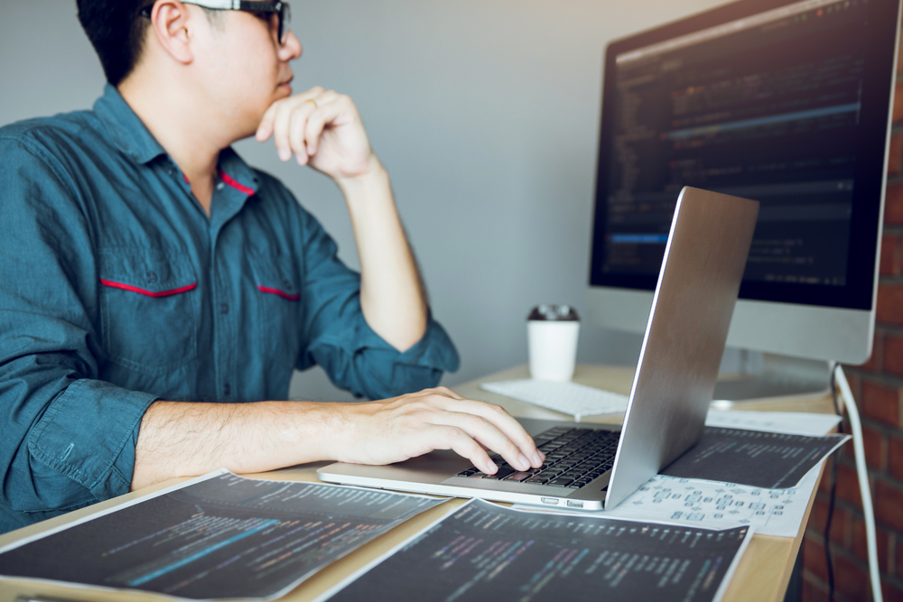 開發(fā)在軟件開發(fā)公司辦公室工作的編程和編碼技術(shù)